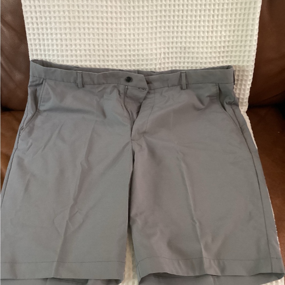 Men’s Greg Norman Performance Outdoor Golf Shorts size 40